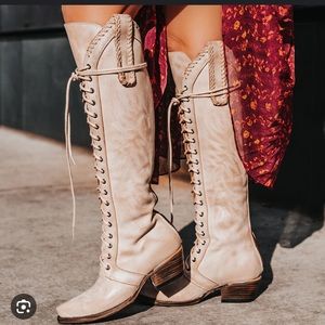 Wilder beige size 8 BRAND NEW IN BOX Freebird